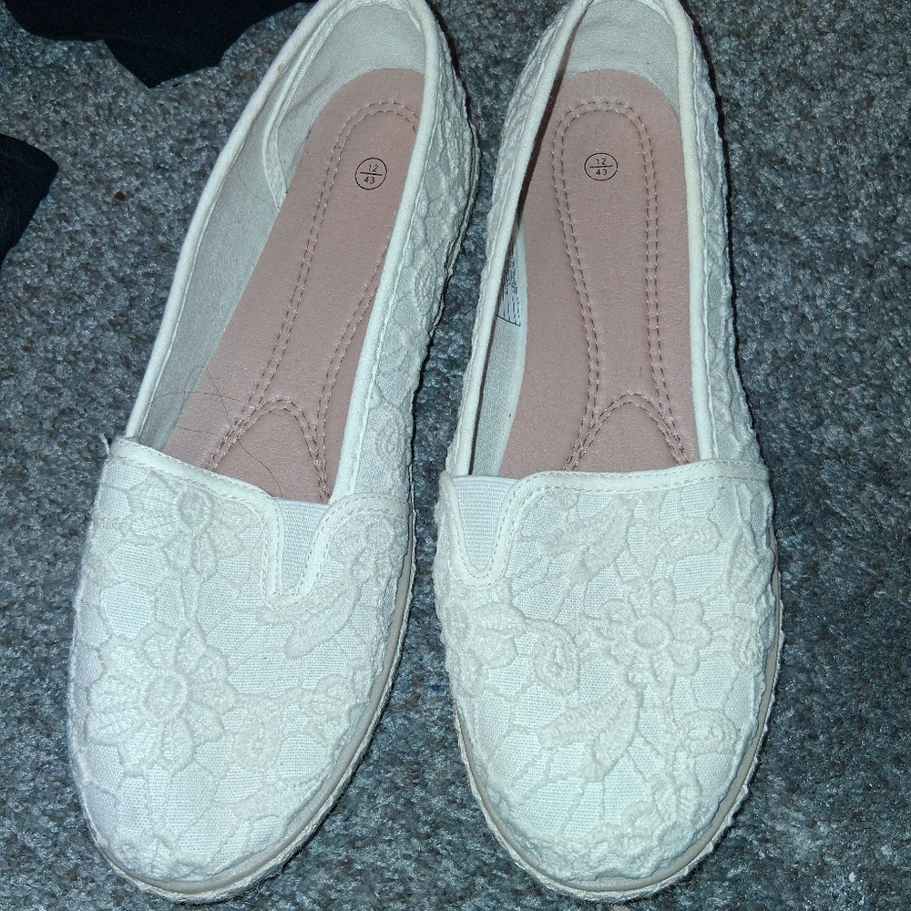 QVC Elegant Cream Lace Slip-On Shoes Sz 12
